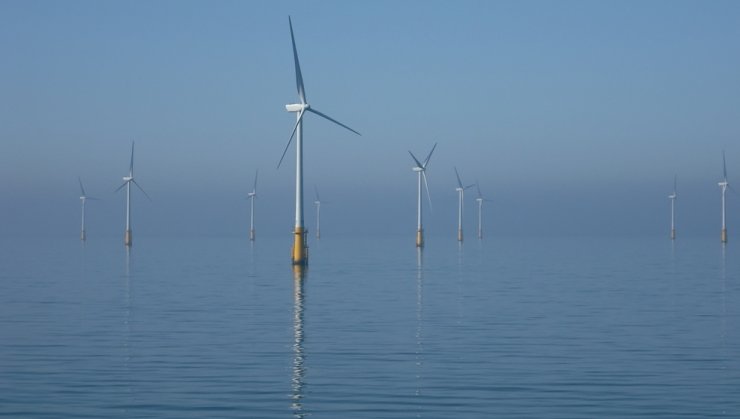 zobrazit detail snímku: Příbřežní větrná elektrárna (ilustrační foto)