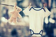 Tři kousky oblečení pro miminko, které si musíte pořídit ještě před jeho narozením: Existuje mnoho dětského oblečení, které byste…