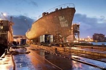 Rainbow Warrior III - stavba trupu - klikněte pro zobrazení detailu