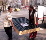 Reklama na pivo využívající téma recyklace : Češi jsou prý velmi dobří v recyklaci odpadu.…