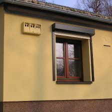Instalace budky pro vrabce a  vestavěné budky pro netopýry na RD