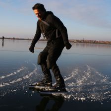 Bruslař na Černém ledě na Novomlýnských nádržích
