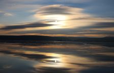 Tajemství „černého“ ledu, bílých talířů v něm a zpívajících jezer