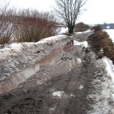 Rozbahněná cesta
