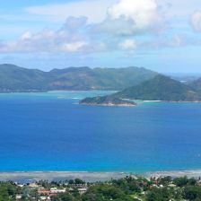 Pohled na druhý největší ostrov Seychel - Praslin