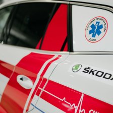 Záchranářský elektromobil Škoda Enyaq iV 80x.
