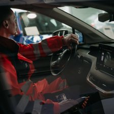 Záchranářský elektromobil Škoda Enyaq iV 80x.