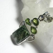 Šperk s olivínem