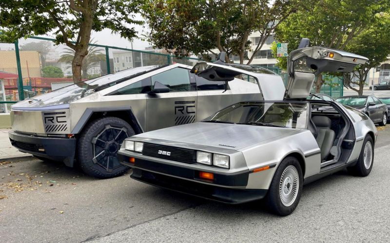 Tesla Cybertruck a DeLorean DMC-12. - klikněte pro zobrazení detailu