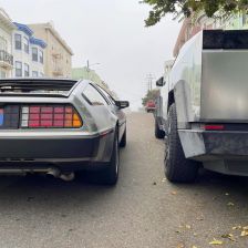 Tesla Cybertruck a DeLorean DMC-12.