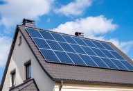 Nadějné vyhlídky střešních solárních panelů: Fotovoltaika představuje atraktivní způsob, jak...