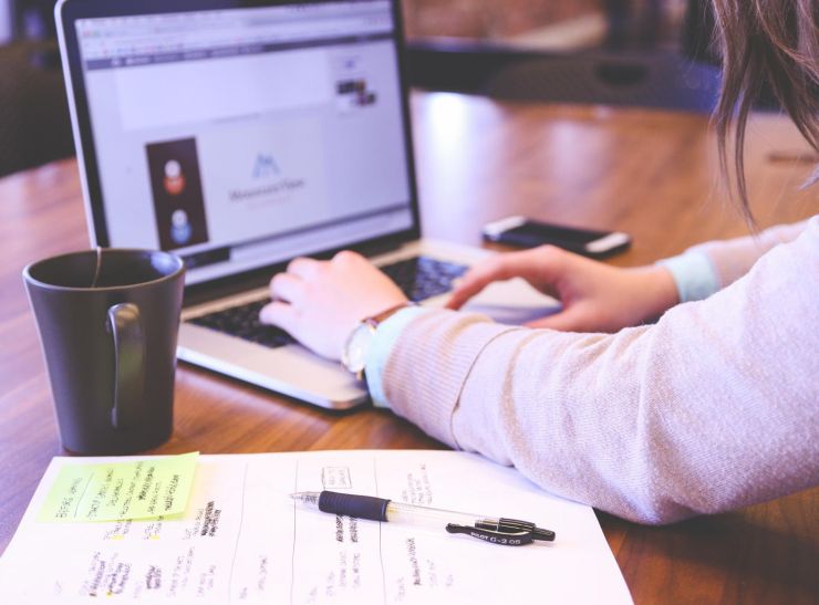 zobrazit detail snímku: Práce na počítači.