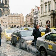Praha si zvolila, že jí budou dál dusit výfuky taxíků