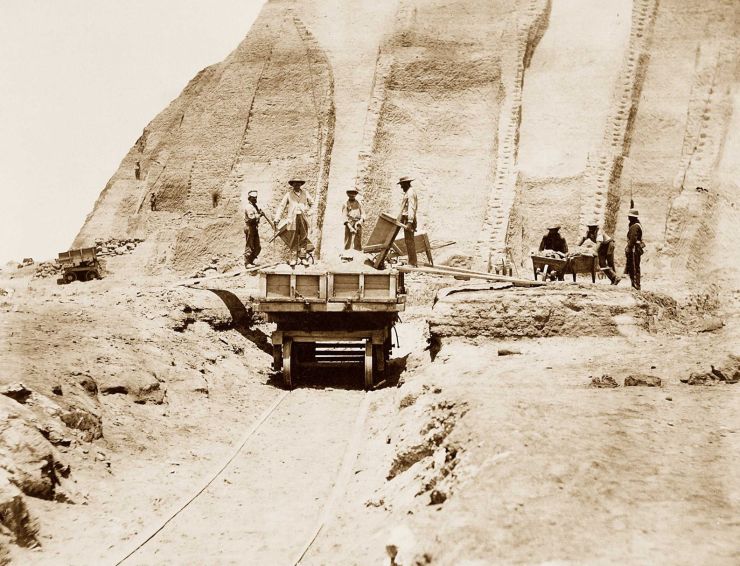 zobrazit detail snímku: Těžba guána na ostrovech Chincha u pobřeží Peru