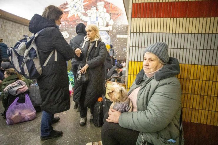 zobrazit detail snímku: Úkryt v metru.
