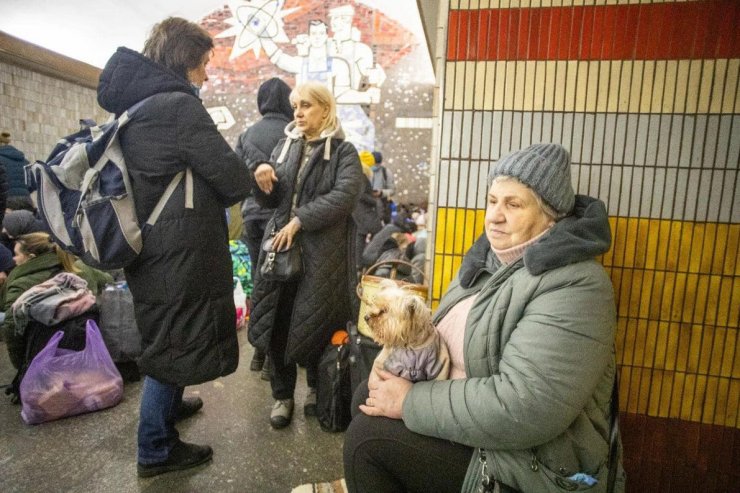 zobrazit detail snímku: Úkryt v metru.