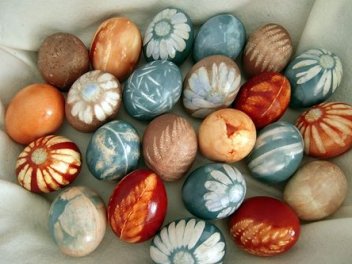 Nazdobená přírodně obarvená vejce - klikněte pro zobrazení detailu