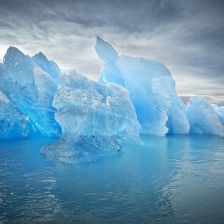 Barvy ledu – od šedavé a modré, přes zelenou, až po krvácenící ledovec