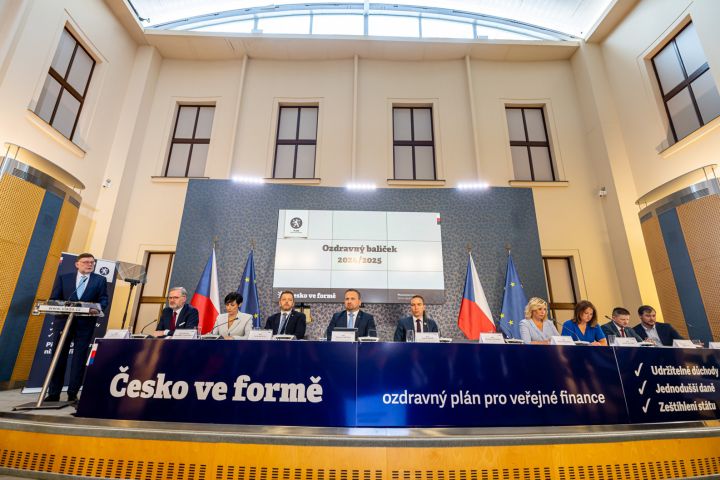 Tisková konference ke konsolidačnímu balíčku - klikněte pro zobrazení detailu
