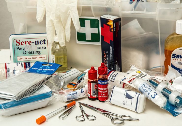 zobrazit detail snímku: Vybavení lékárničky.