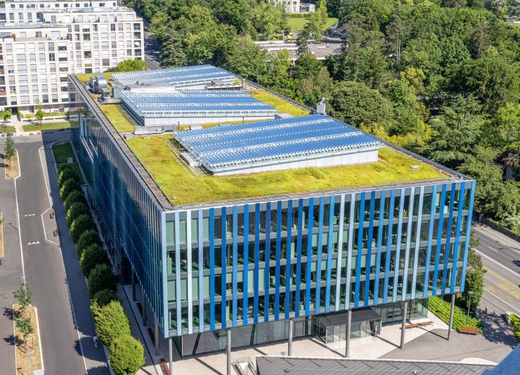 zobrazit detail snímku: Zelená střecha na budově Světové organizace duševního vlastnictví (WIPO) v Ženevě.