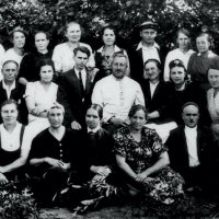 Zaměstnanci ZOO Leningrad v roce 1945 - klikněte pro zobrazení detailu